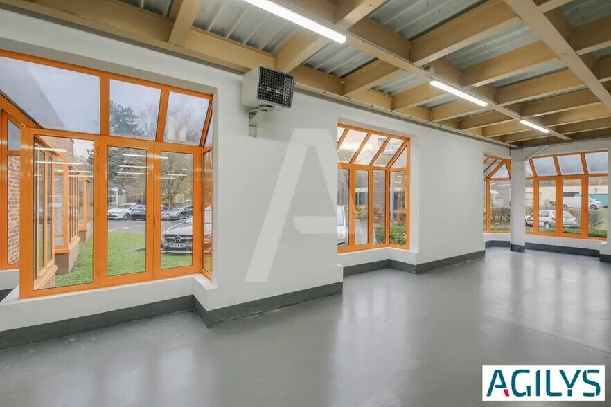 Light Industrial in Croissy-Beaubourg to rent - Interior Photo - Image 1 of 5