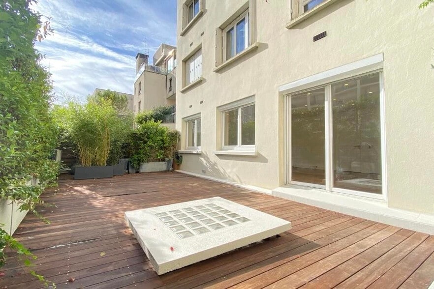 20 Rue Henri Martin, Boulogne-Billancourt to rent - Building Photo - Image 2 of 7