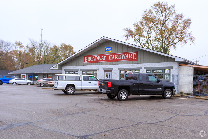 418-426 E Broadway St, Fortville, IN for sale - Primary Photo - Image 1 of 1