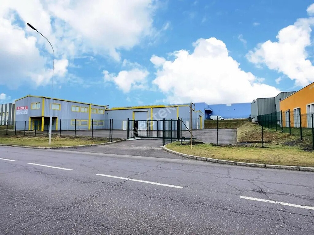 Location Entrepôt 1 250 m² - Photo 1
