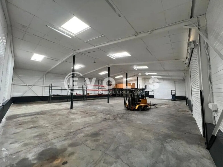 Office in Pusignan to rent - Interior Photo - Image 3 of 20