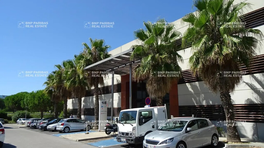 Location Bureaux 151 m² - Photo 1