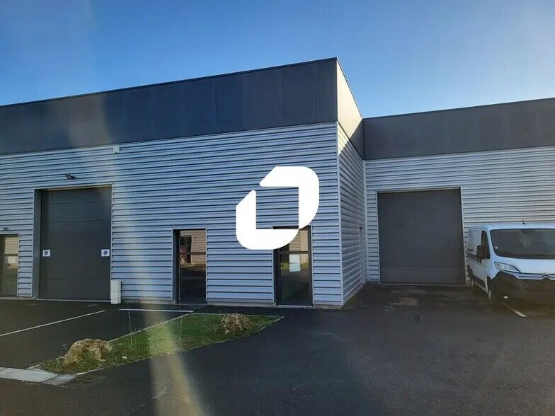 Office in Villenave-d'Ornon to rent - Building Photo - Image 1 of 8