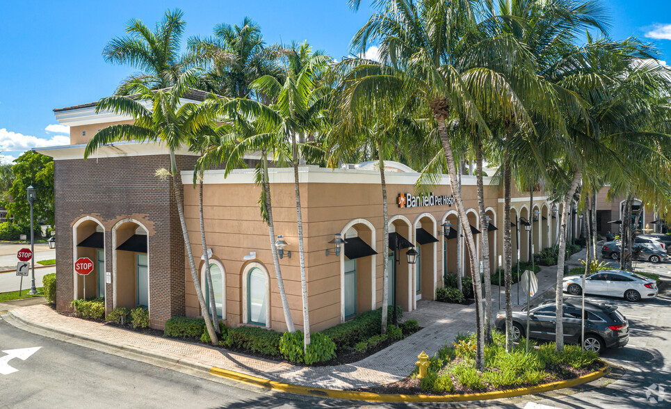 500-550 N Pine Island Rd, Fort Lauderdale, FL for rent - Primary Photo - Image 2 of 6