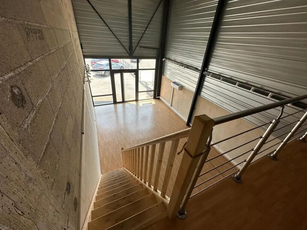 Location Commerce 85 m² - Photo 1