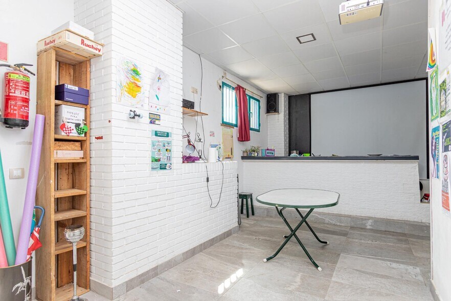 Retail in Tres Cantos, Madrid for sale - Interior Photo - Image 2 of 11