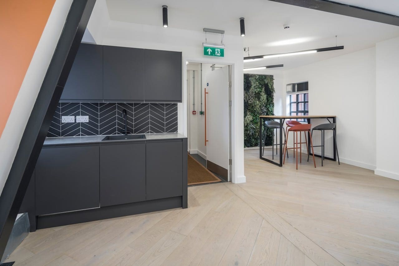 20-25 Glasshouse Yard, London to rent Interior Photo- Image 1 of 20