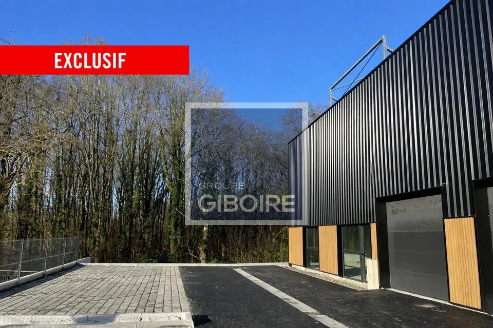 Location Entrepôt 223 m² - Photo 1