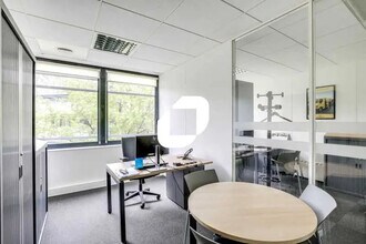 Office in Saint-Priest to rent Interior Photo- Image 2 of 3