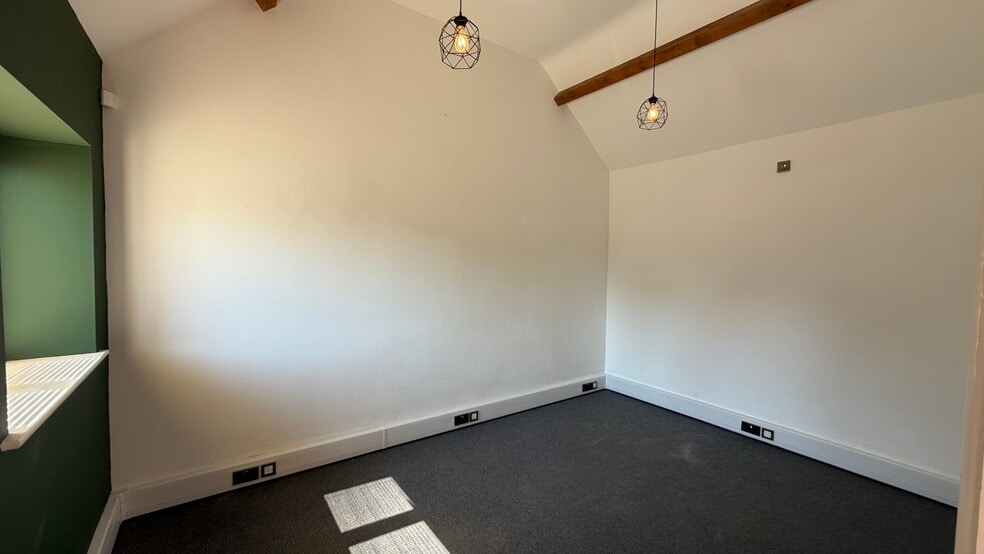 Northend Rd, Fenny Compton to rent - Building Photo - Image 2 of 10