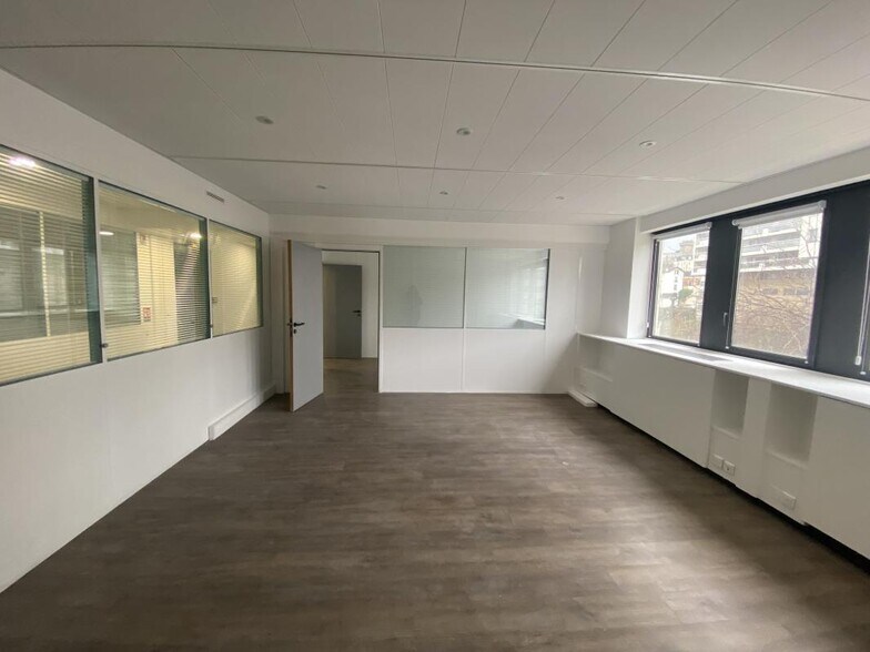Office in Suresnes to rent - Interior Photo - Image 3 of 7