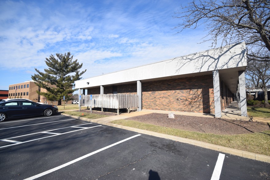 634-680 Office Pky, Creve Coeur, MO for rent - Building Photo - Image 2 of 5