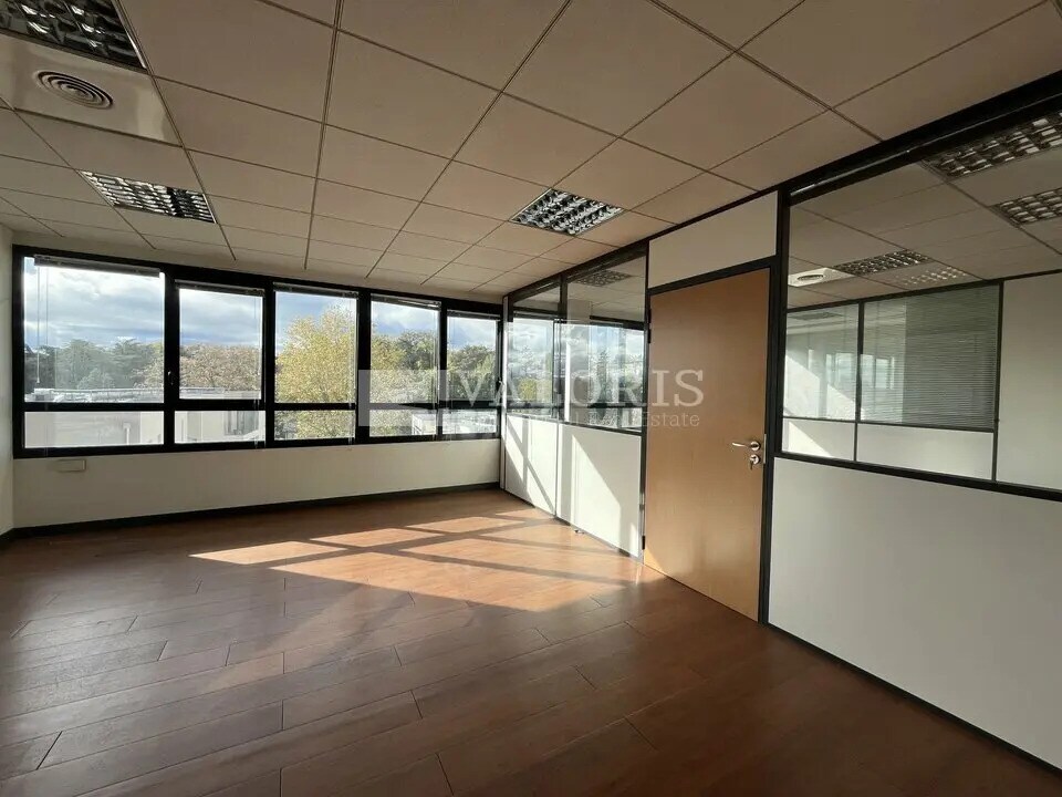 Office in Écully to rent Interior Photo- Image 1 of 8