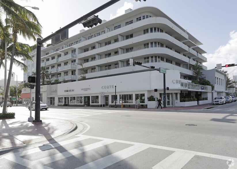 2000 Collins Ave, Miami Beach, FL for rent - Building Photo - Image 3 of 7