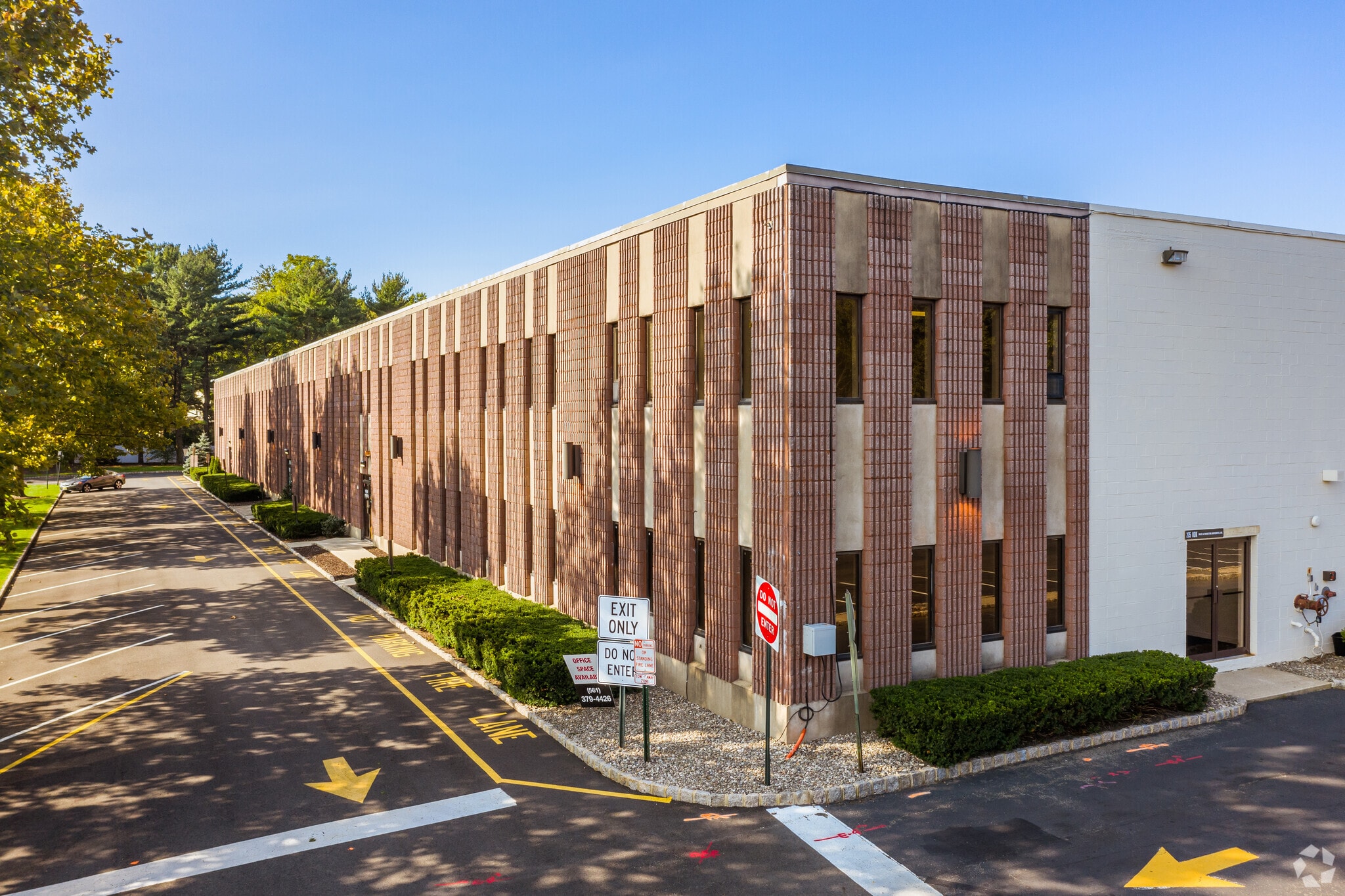 681 Lawlins Park, Wyckoff, NJ to rent Building Photo- Image 1 of 14