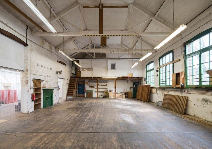 St. Peters Sq, London for sale - Interior Photo - Image 1 of 1