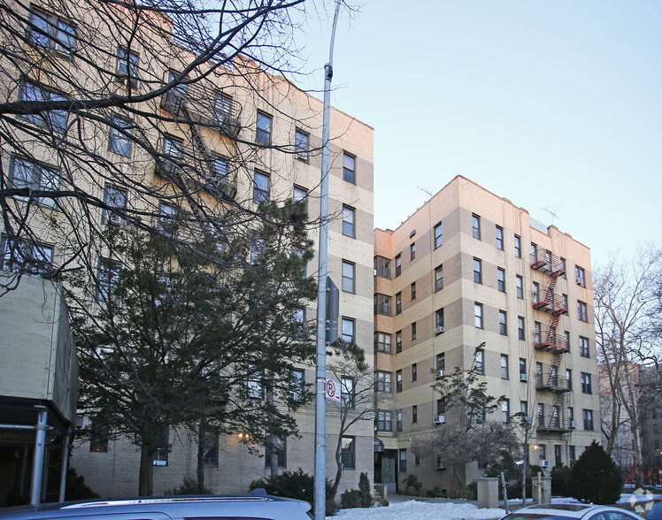 1600 Ocean Pky, Brooklyn, NY for rent - Building Photo - Image 3 of 6