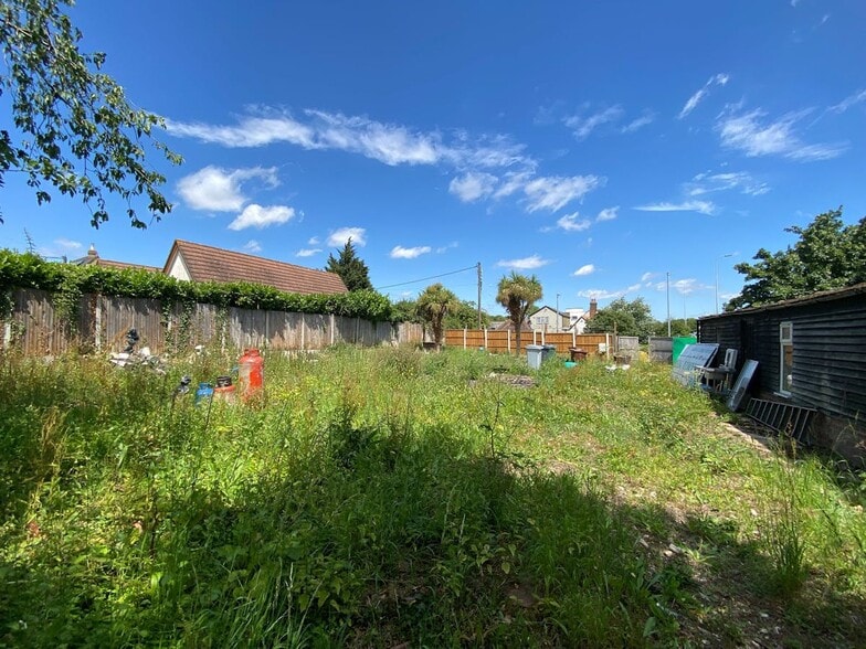 Southend Rd, Stanford Le Hope to rent - Primary Photo - Image 1 of 3