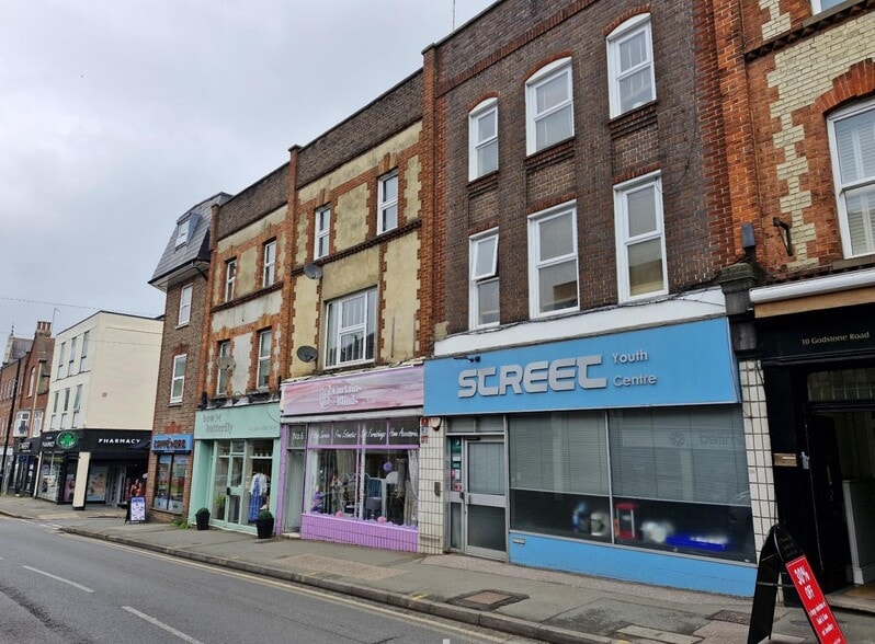 8 Godstone Rd, Caterham to rent - Building Photo - Image 2 of 2