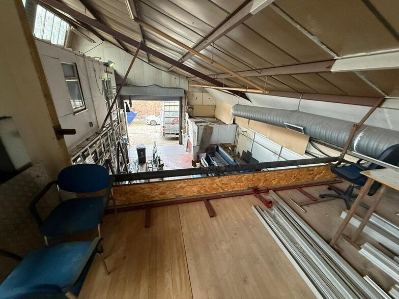 Harlington Rd, Southall to rent - Building Photo - Image 3 of 23