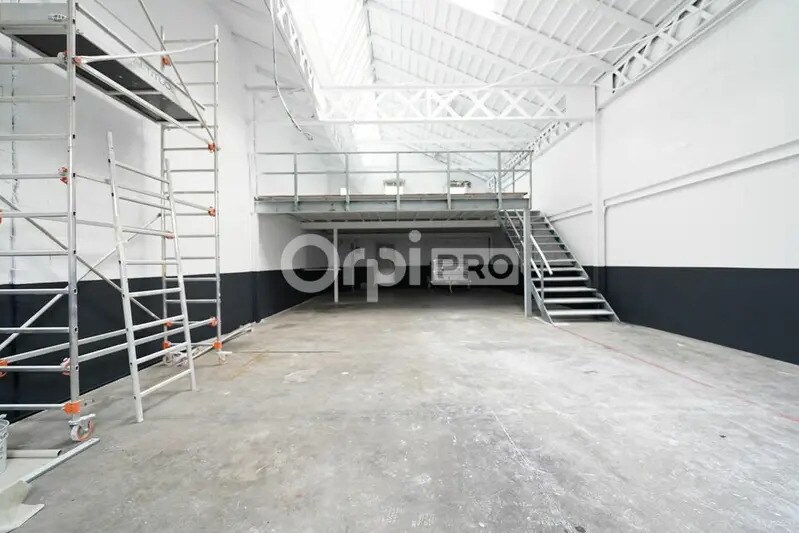195-199 Avenue Francis De Pressensé, Vénissieux to rent - Interior Photo - Image 2 of 15