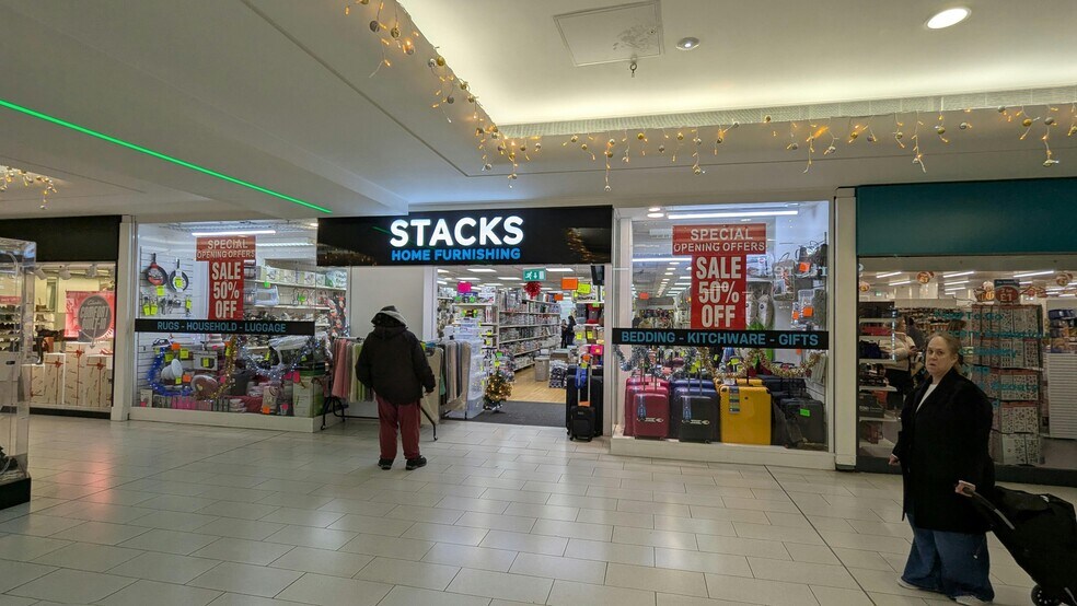 Market Square Mall, High Wycombe to rent - Building Photo - Image 3 of 22