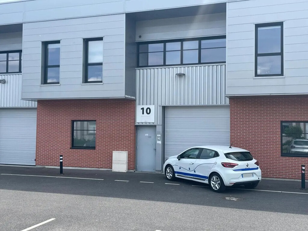 Location Bureaux 230 m² - Photo 1