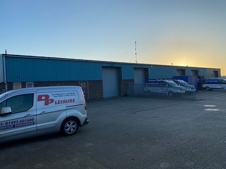 Morton Peto Rd, Great Yarmouth to rent - Building Photo - Image 3 of 3