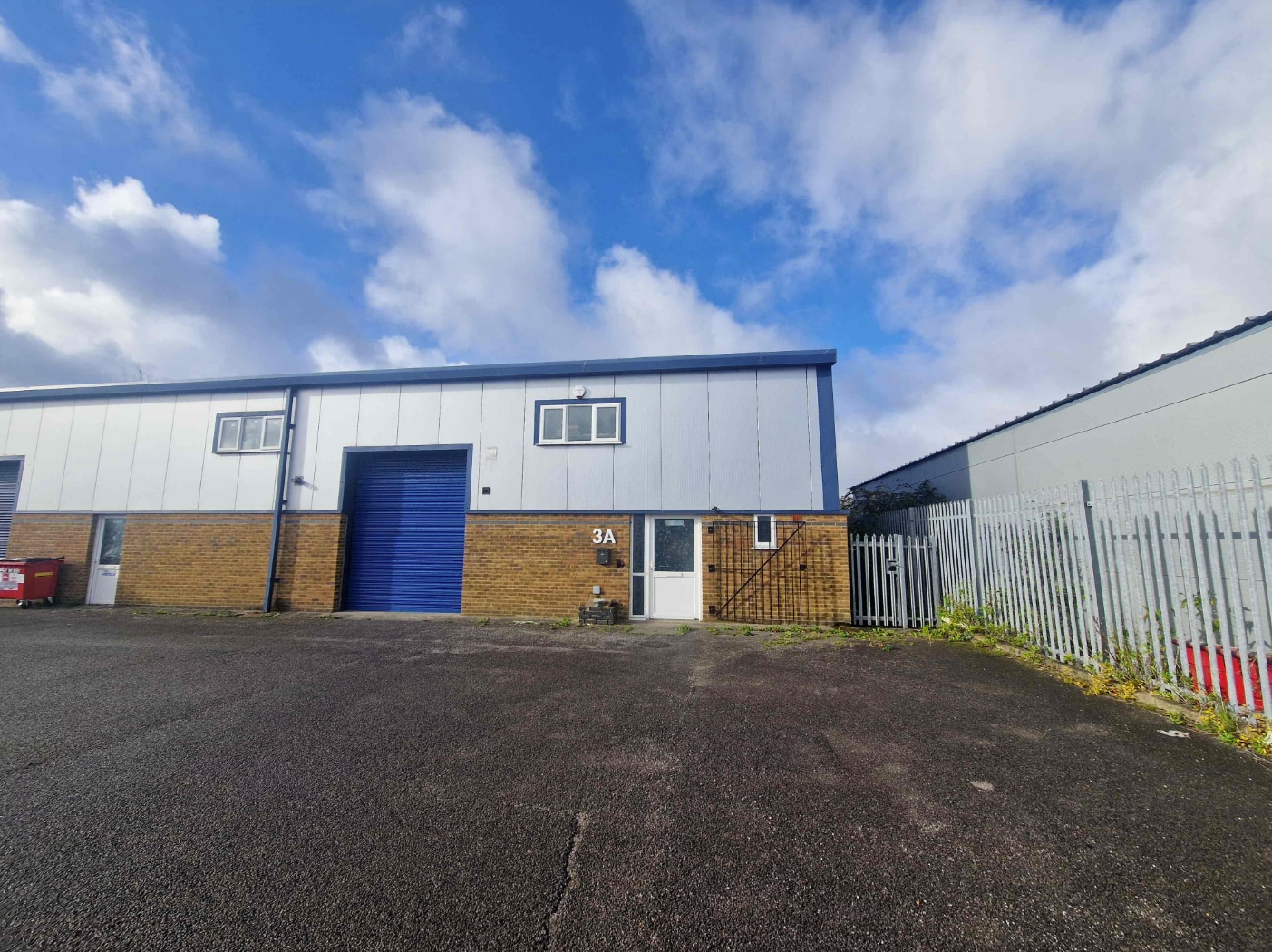 Courtlands Rd, Eastbourne to rent Building Photo- Image 1 of 2