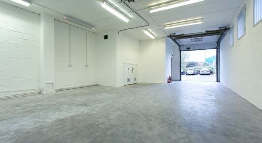 Blenheim Rd, Epsom to rent - Interior Photo - Image 2 of 6