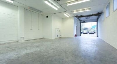 Blenheim Rd, Epsom to rent Interior Photo- Image 1 of 5