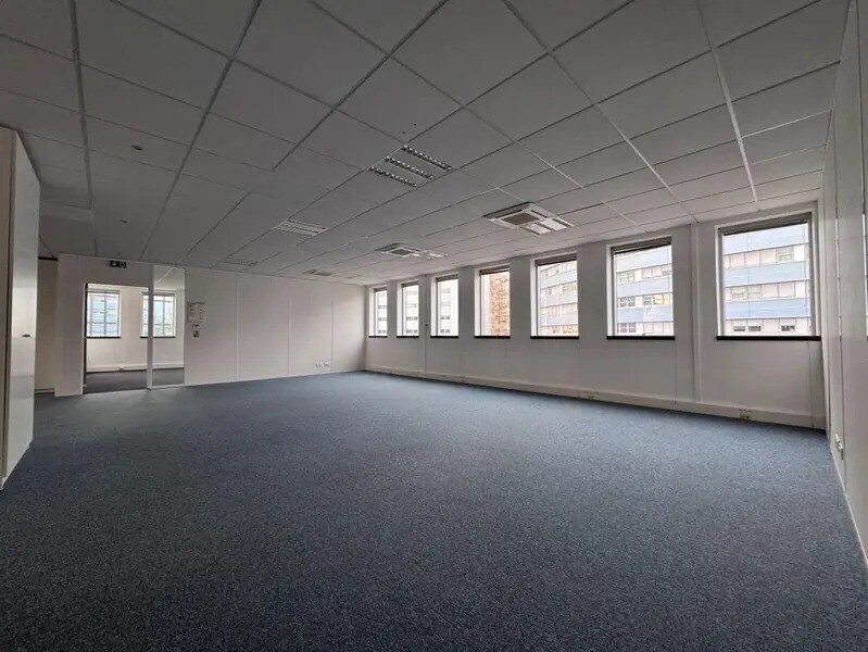 Office in Montreuil to rent Building Photo- Image 1 of 13