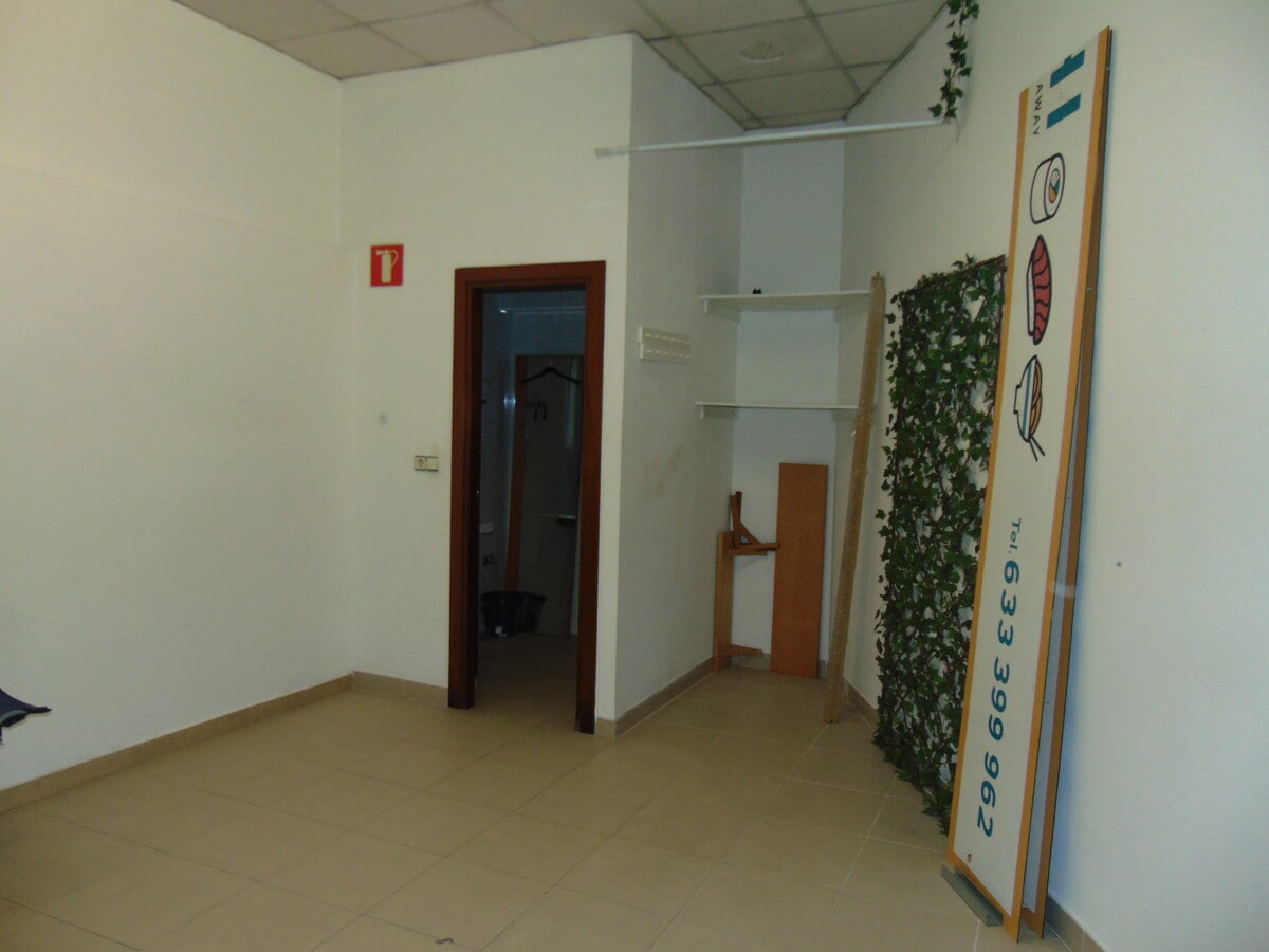 Manresa, BAR 08242 - Unit - - - Interior Photo - Image 1 of 4
