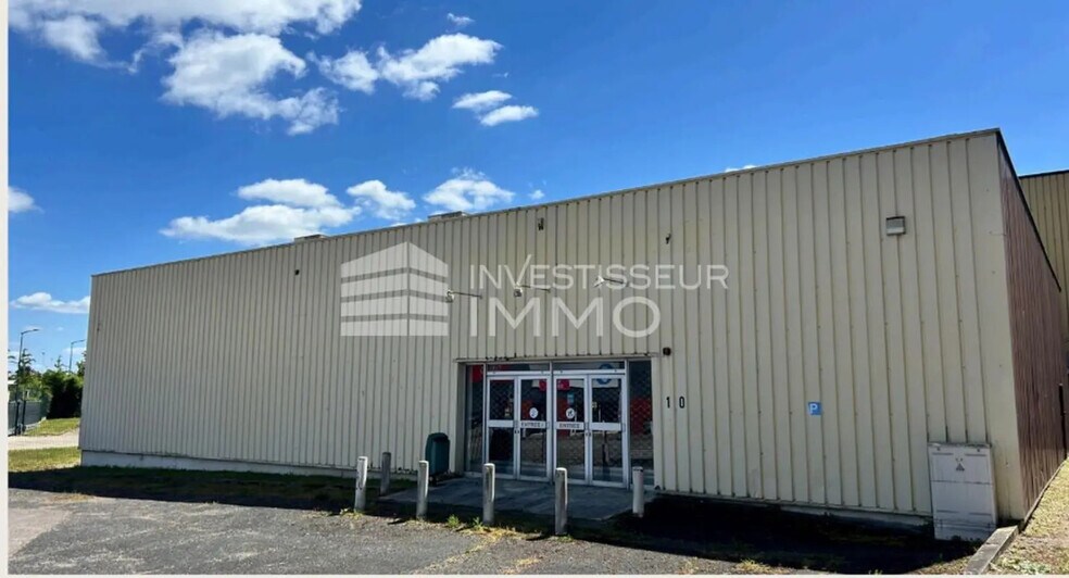 Retail in Pont-Sainte-Marie for sale - Building Photo - Image 1 of 2