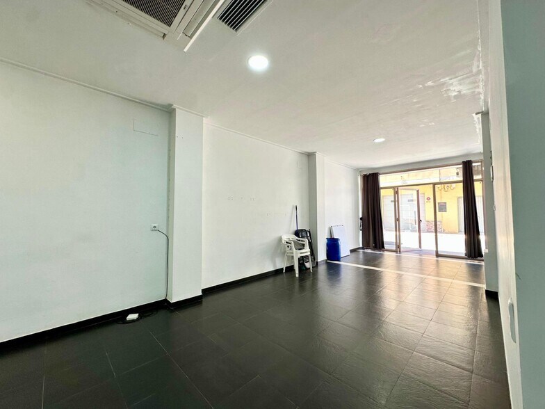 Retail in L'Alcúdia, Valencia to rent - Building Photo - Image 3 of 13