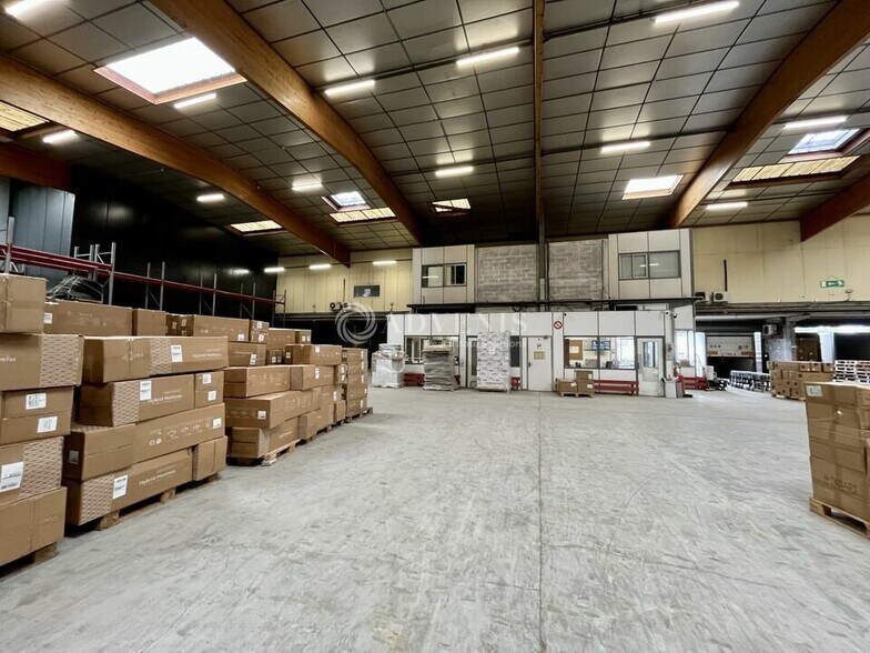 Industrial in Aulnay Sous Bois to rent - Interior Photo - Image 2 of 6
