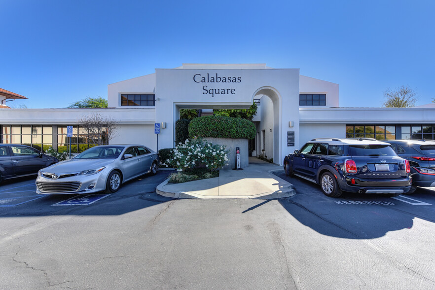 23621 Park Sorrento, Calabasas, CA for rent - Primary Photo - Image 1 of 9