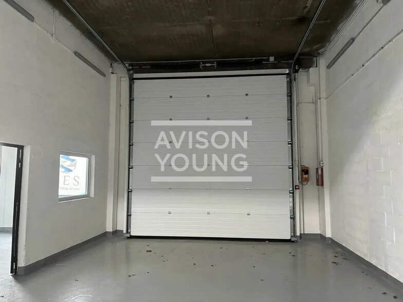 Light Industrial in Gennevilliers to rent - Interior Photo - Image 2 of 4