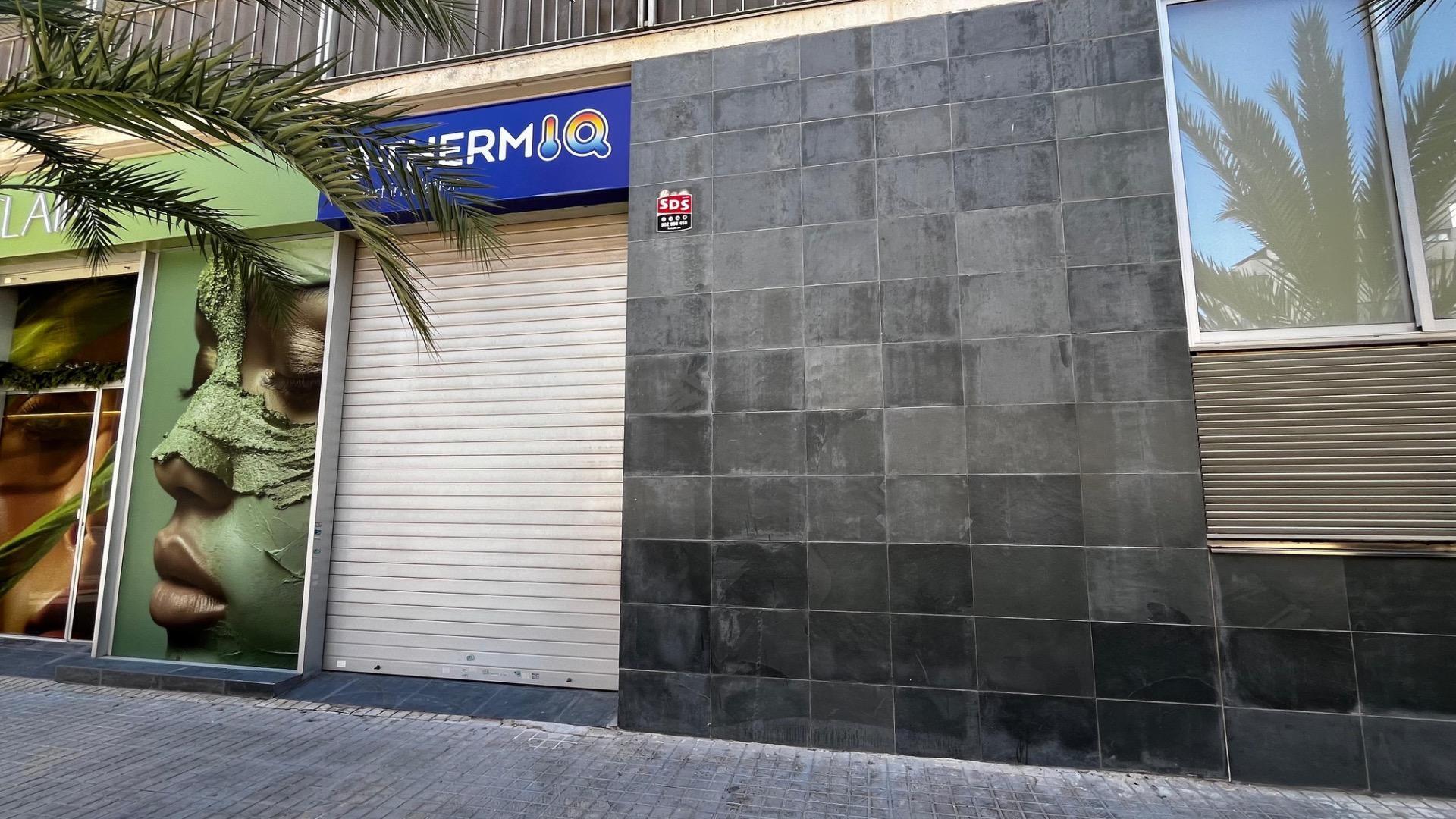 Carrer José Antonio Cañete Juárez, 8, Elche, Alicante to rent Primary Photo- Image 1 of 6