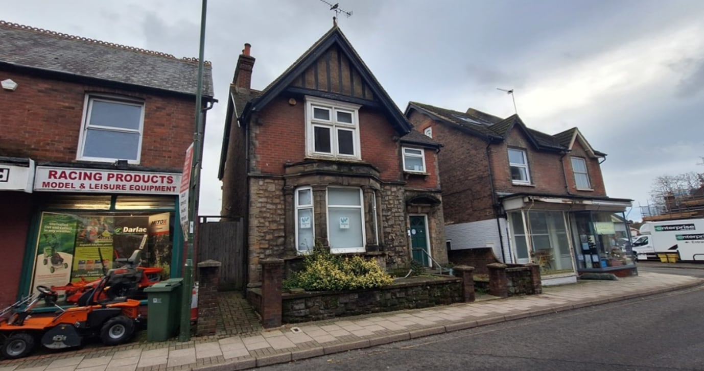 70 Park St, Horsham to rent Primary Photo- Image 1 of 3