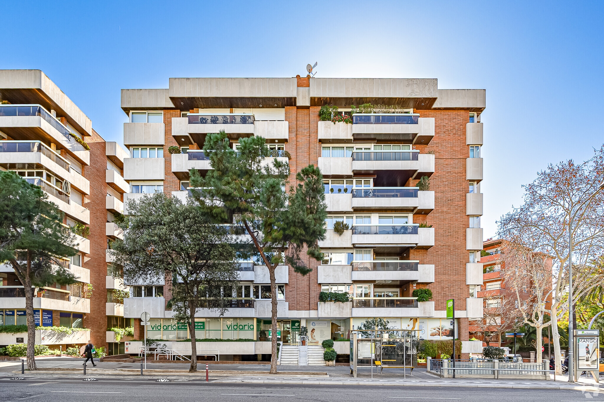 Office / Retail in Barcelona, Barcelona to rent Primary Photo- Image 1 of 4