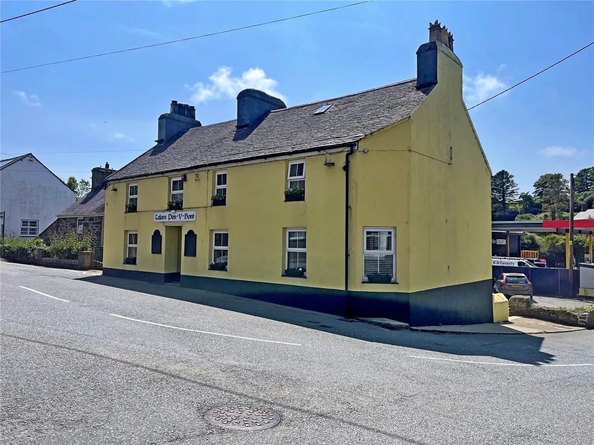 Sarn Meyllteyrn, Pwllheli for sale Primary Photo- Image 1 of 36