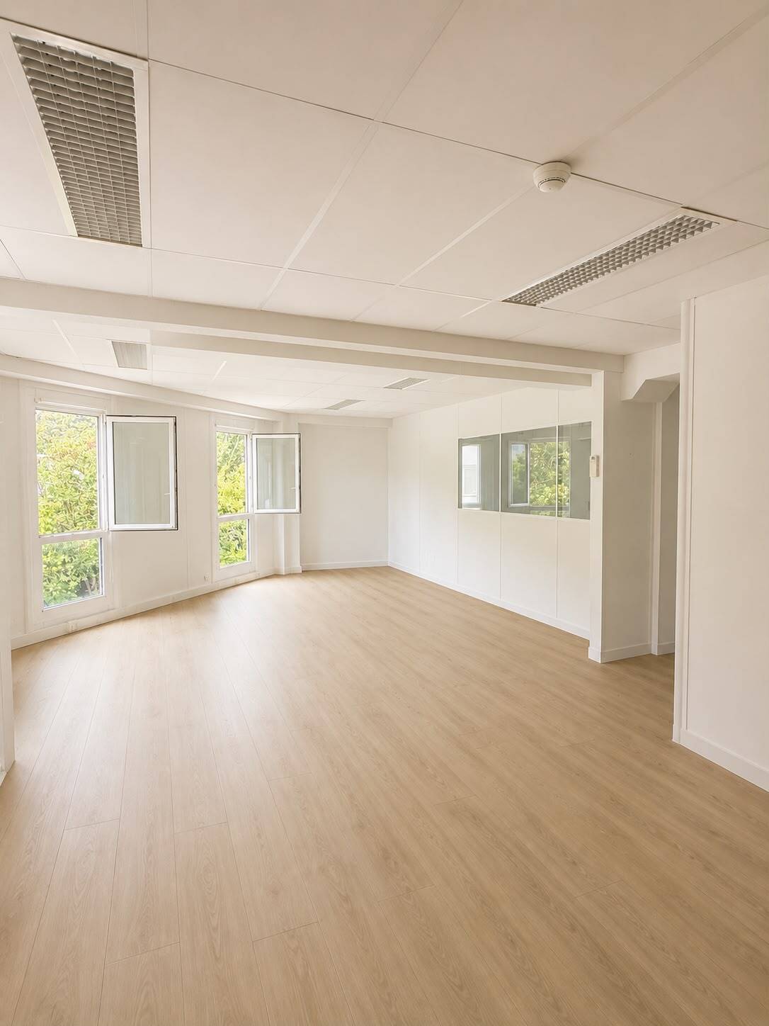 400 Avenue Du Chateau De Jouques, Gémenos to rent Building Photo- Image 1 of 5