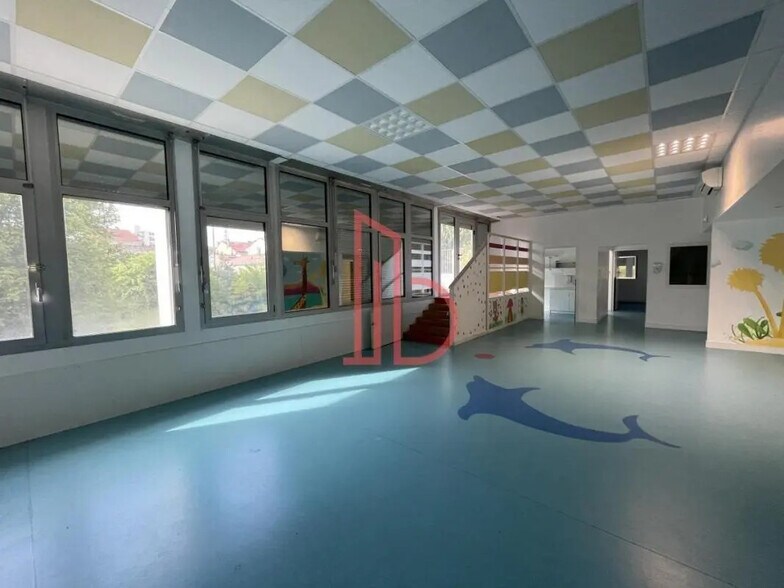 Office in Bordeaux to rent - Building Photo - Image 2 of 6