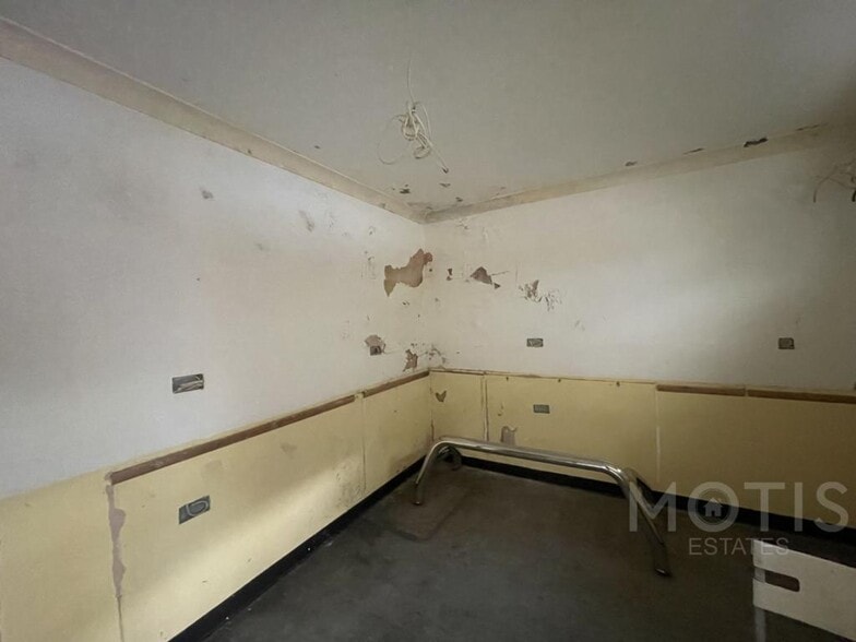 12 Tontine St, Folkestone for sale - Interior Photo - Image 2 of 3