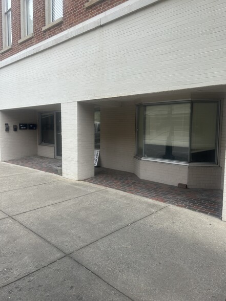 214 Main St, Frankfort, KY for rent - Building Photo - Image 2 of 8