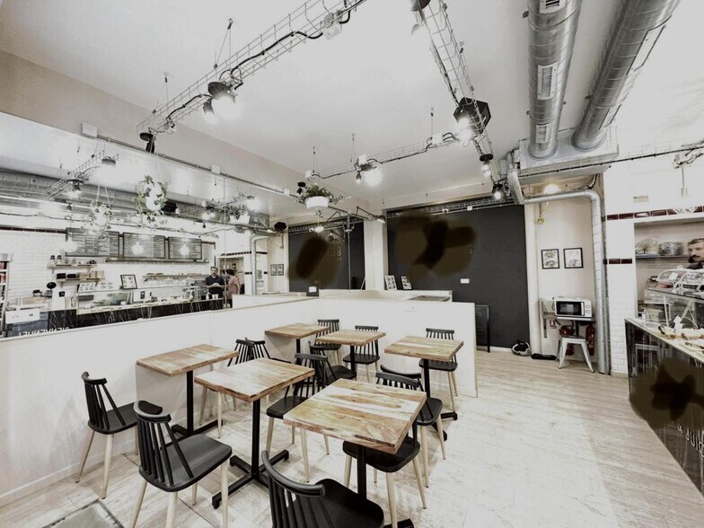 Retail in Paris to rent - Interior Photo - Image 3 of 5