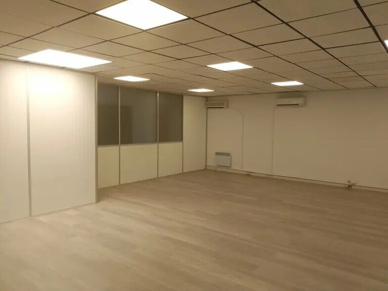 Office in Marseille to rent - Interior Photo - Image 3 of 6