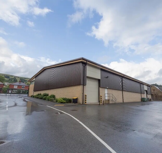 Burnley Rd, Mytholmroyd for rent - Building Photo - Image 2 of 16