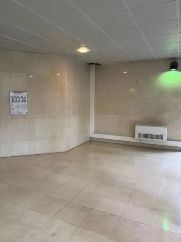 Office in Guyancourt to rent Interior Photo- Image 1 of 8